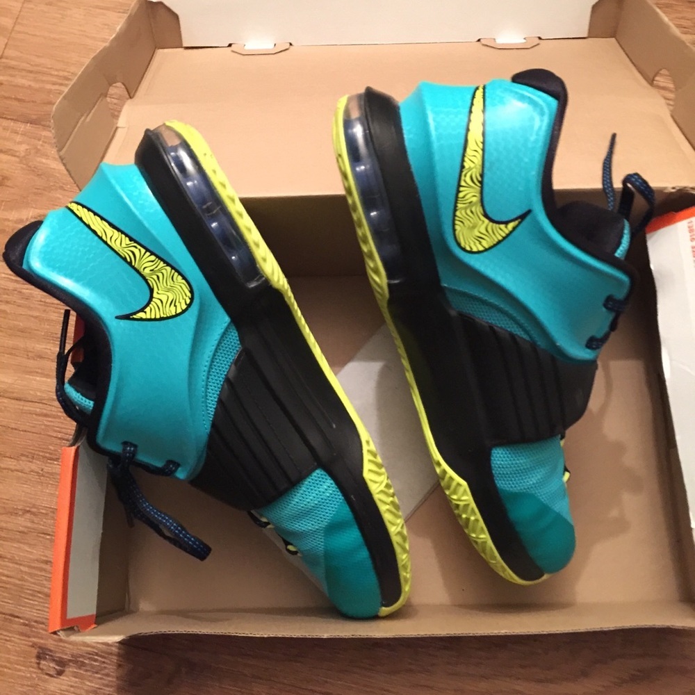 Nike - Picture 5 of 7